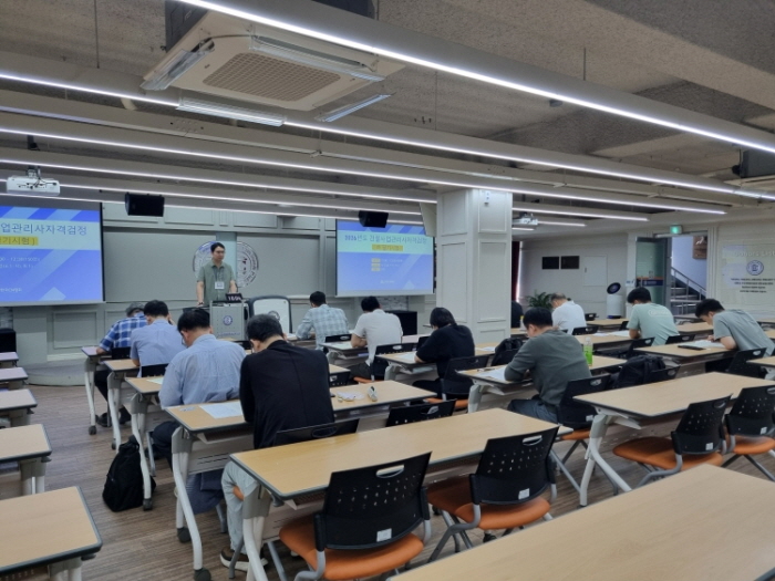 First 2026 Construction Management Professional Qualification Examination: First and Second Written Tests Held